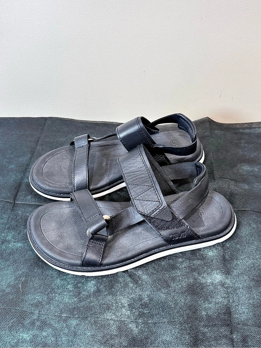 🔥Teva Women’s Original Universal Black Sport Sandals US 8.5 Like New🔥